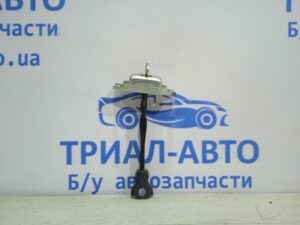 Ограничитель двери передний правый Toyota Corolla E140 2006 (б/у) на Toyota Corolla E140 2006-2012