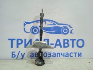 Ограничитель двери задний левый Toyota Corolla E140 2006 (б/у) на Toyota Corolla E140 2006-2012