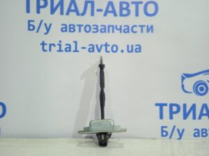 Ограничитель двери передний левый Toyota Corolla E140 2006 (б/у) на Toyota Corolla E140 2006-2012